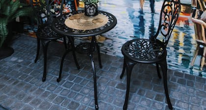 Hideaway Suites On 5th (formerly 5th East Hall B&B)