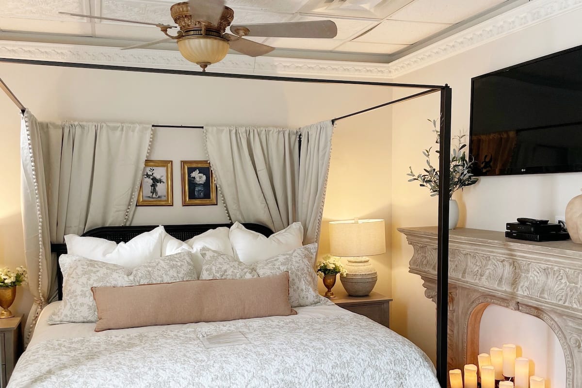 Suite, 1 cama de matrimonio grande | 1 dormitorio, decoración individual, sistema de insonorización