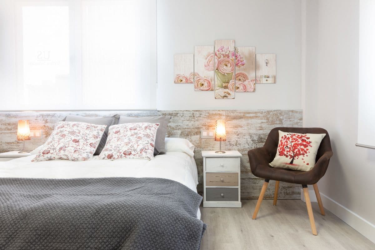 Eenvoudige suite, terras, uitzicht op stad (Suite Zamenhof) | Een minibar, een kluis op de kamer, een bureau, verduisterende gordijnen