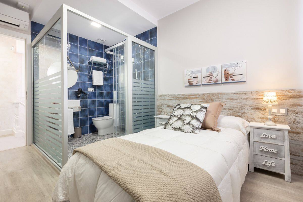 basic room (torre del campanar) | minibar, in-room safe, desk, blackout curtains