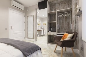 Minibar, coffres-forts dans les chambres, bureau, rideaux occultants