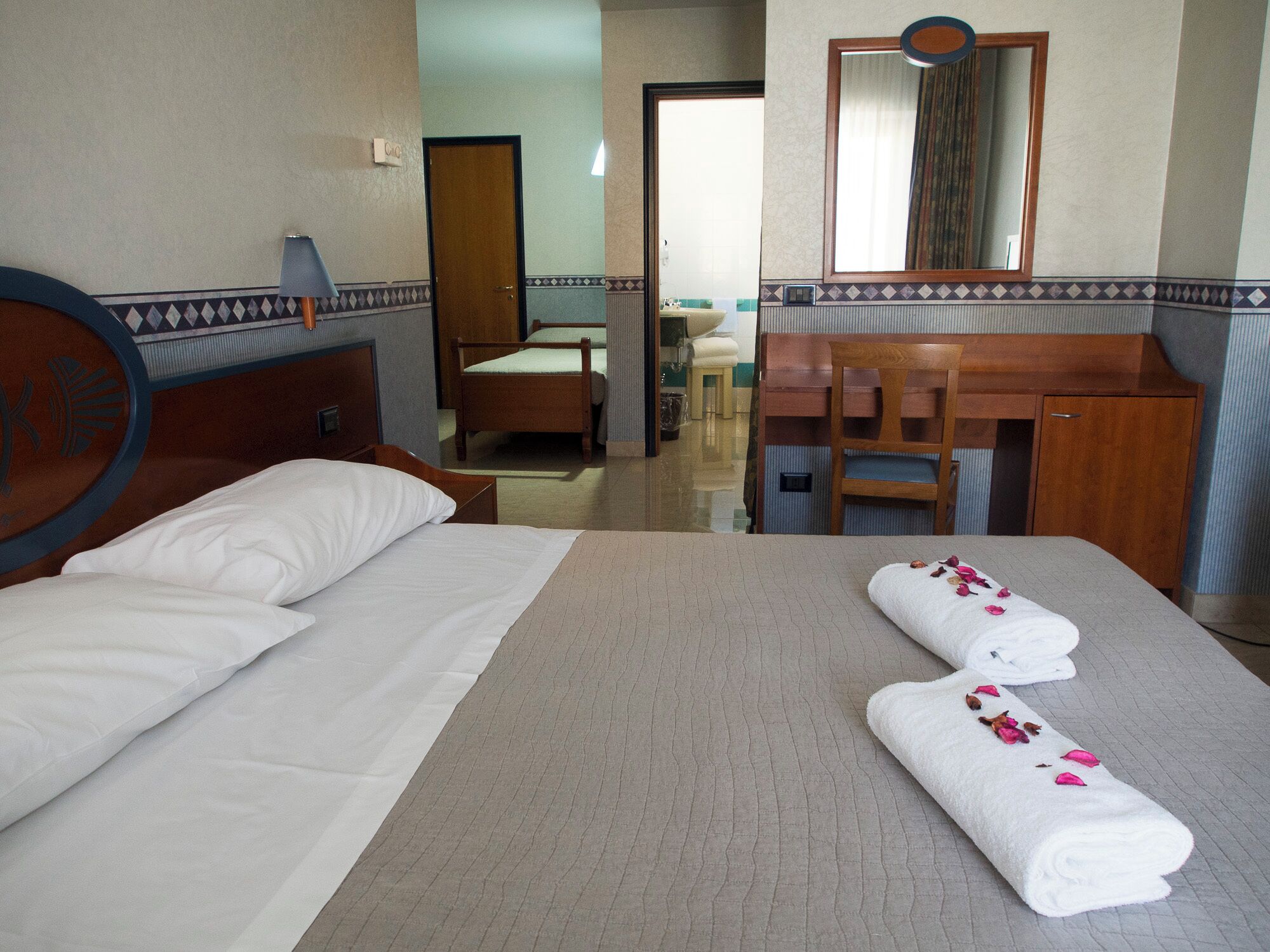 Triple Room | Minibar, in-room safe, desk, soundproofing