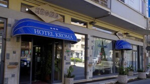 A hotel named HOTEL KROMA with a blue awning and a sign above the entrance. - Hotel Kroma (Ragusa)