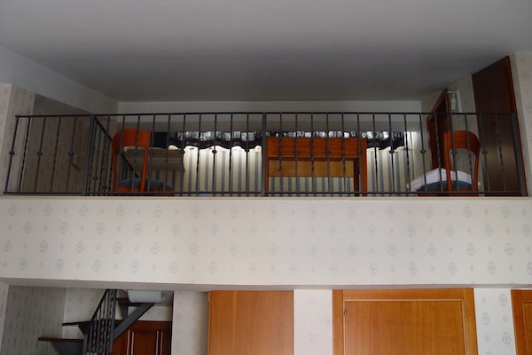 Dört Kişilik Oda, Birden Çok Yatak, Ek Bina | Minibar, odada kasa, masa, ses yalıtımı