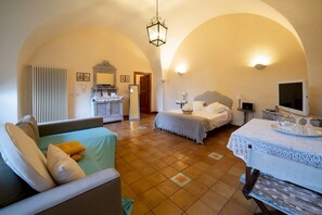 Free cots/infant beds, free WiFi, bed sheets - Villa la Bouganville (Gaeta)