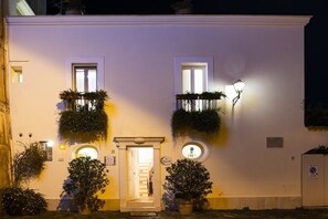 Fachada del alojamiento - Noche