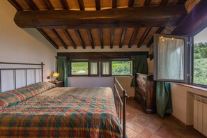 Familienapartment, 2 Schlafzimmer, Gartenblick | Allergikerbettwaren, Zimmersafe, individuell dekoriert