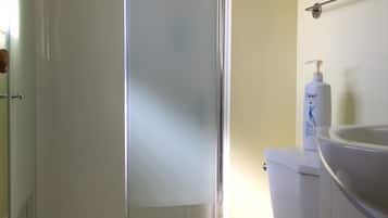 Superior Double Room, 1 Queen Bed, Garden View | Bathroom | Towels