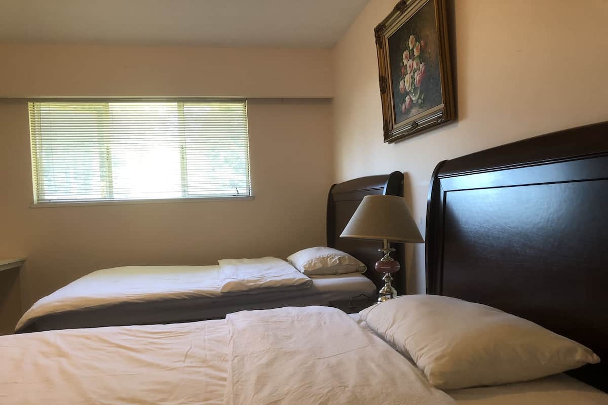 Desk, iron/ironing board, free WiFi, bed sheets