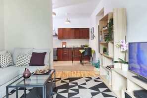 Comfort Apartment, 1 King Bed with Sofa bed | Living room - Zoliborz Green Garden Apartment (Warsaw)