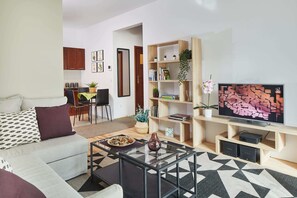Comfort Apartment, 1 King Bed with Sofa bed | Living room | Flat-screen TV