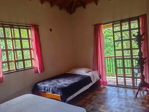 Tradisjonelt rom, 1 dobbeltseng, ikke-røyk, elveutsikt | Individuelt dekorert, individuelt innredet og skrivebord for bærbar PC