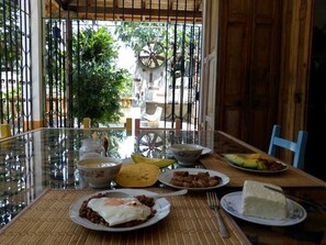 Free daily local cuisine breakfast - Otrolado Lodge (Andes)