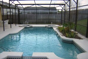 Maison, 5 chambres | Piscine extérieure