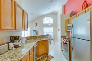 House, 4 Bedrooms | Private kitchen | Fridge, microwave, stovetop, dishwasher