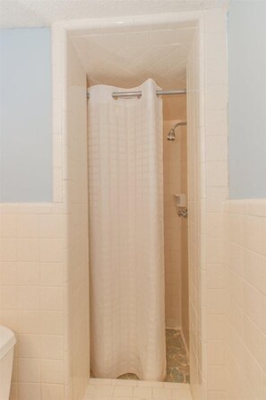 Towels, soap, shampoo, toilet paper