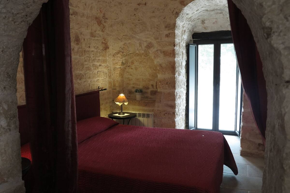 Suite (Trullo) | Blackout drapes, iron/ironing board (on request)