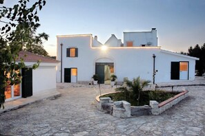 Façade de l’hébergement - soirée/nuit