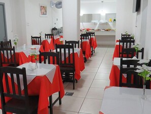 Free daily buffet breakfast  - Hotel Centenário (Juiz de Fora)