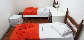 Minibar, in-room safe, desk, iron/ironing board - Hotel Centenário (Juiz de Fora)