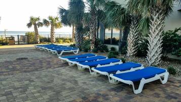 Kolam renang tertutup, kolam renang terbuka