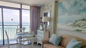 Basic-Apartment | Wohnzimmer | 40-Zoll-Fernseher mit Digitalempfang, Streaming-Dienste
