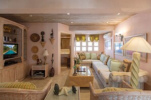 Deluxe Villa, 4 Bedrooms, Non Smoking | Living room - Shangri La (Paynes Bay)