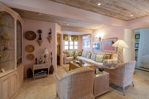 Deluxe Villa, 4 Bedrooms, Non Smoking | Living area - Shangri La (Paynes Bay)