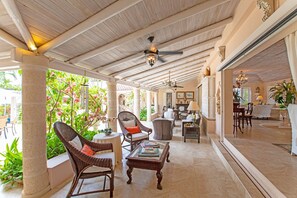Villa Deluxe, 4 habitaciones, para no fumadores | Terraza o patio