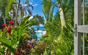Outdoor pool, sun loungers - Merlin Bay 6 (Holetown)