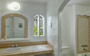 Deluxe Townhome, 3 Bedrooms, Non Smoking | Bathroom