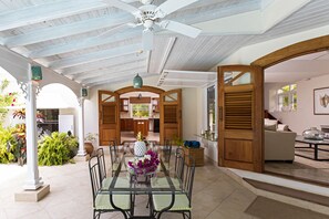 Deluxe Villa, 3 Bedrooms, Non Smoking | In-room dining