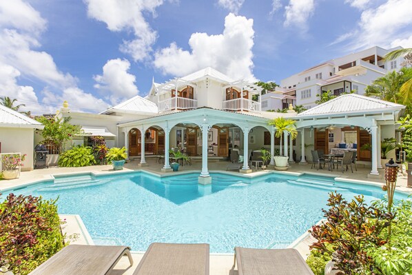 Outdoor pool, pool loungers