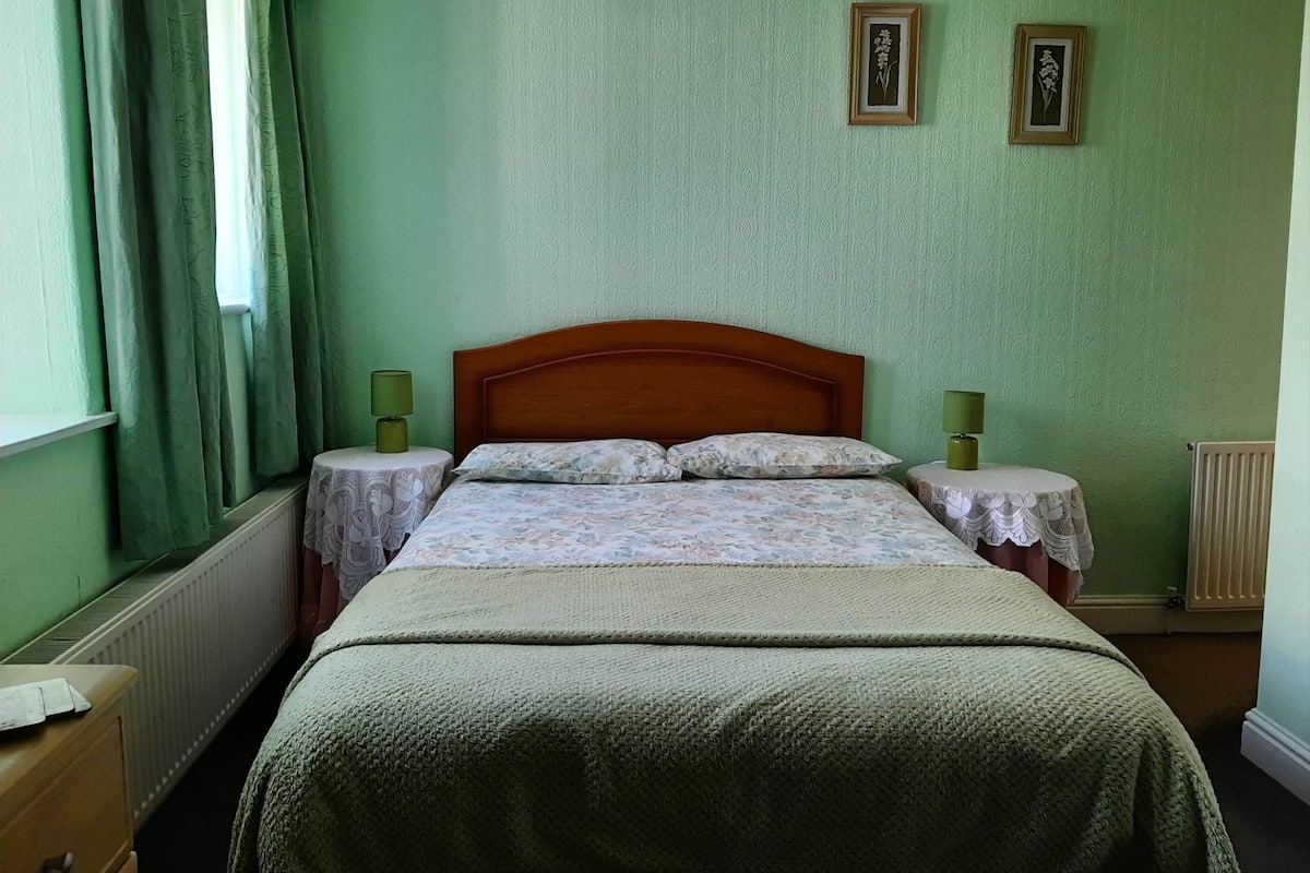 Room 12, Large Family Room, 2nd Floor | Free WiFi, bed sheets