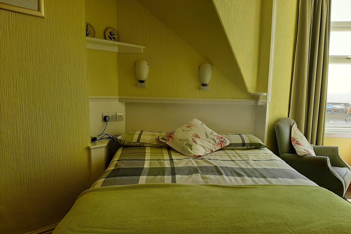Room 9, Double, 2nd Floor | Free WiFi, bed sheets
