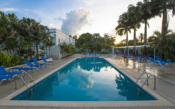 Outdoor pool, pool loungers