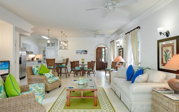 Deluxe Townhome, 3 Bedrooms, Non Smoking | Living area