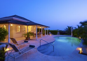 Outdoor pool, sun loungers - Palm Ridge 2A (Westmoreland)