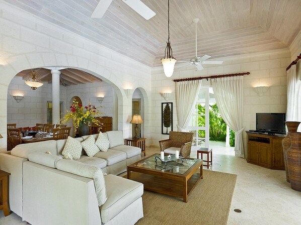 Deluxe Villa, 4 Bedrooms, Non Smoking | Living area