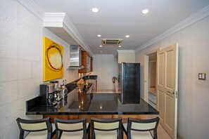 Deluxe-Apartment, 2 Schlafzimmer, Nichtraucher | Eigene Küche | Großer Kühlschrank, Mikrowelle, Ofen, Herdplatte