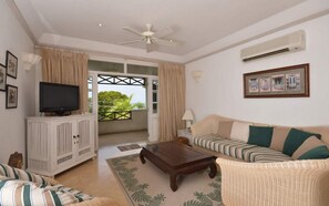 Deluxe Apartment, 3 Bedrooms, Non Smoking | Living area | Flat-screen TV - Summerlands 106 (Prospect)