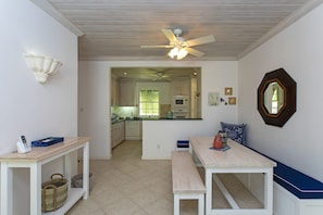 Deluxe Apartment, 2 Bedrooms, Non Smoking | In-room dining - Beacon Hill 303 (Mullins)