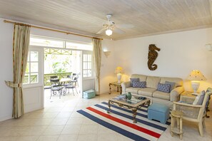 Apartemen Deluks, 2 kamar tidur, Bebas Asap Rokok | Area keluarga | TV layar datar dan pemutar DVD