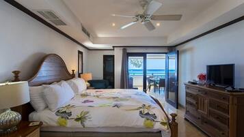 Apartment, 3 Bedrooms, Non Smoking | 3 bedrooms, in-room safe, individually decorated, individually furnished