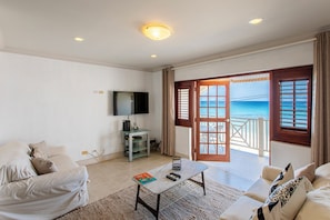 Deluxe Apartment, 2 Bedrooms, Non Smoking | Living room | Flat-screen TV