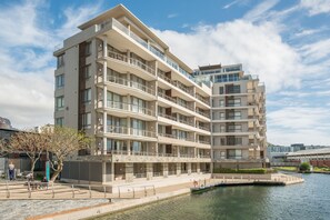 Front of property - V&A Waterfront Luxury Residences - WHosting (Cape Town)