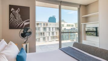 Luxury Apartment, 2 Bedrooms, Kitchen, Ocean View | 2 bedrooms, Egyptian cotton sheets, premium bedding, down comforters