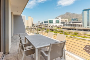Luxury Apartment, 2 Bedrooms, Kitchen, Ocean View | Balcony - V&A Waterfront Luxury Residences - WHosting (Cape Town)