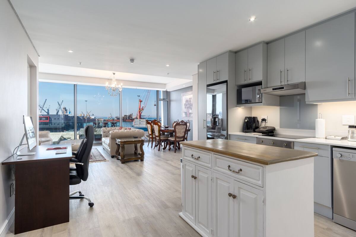 Presidential Apartment, 2 Bedrooms, Kitchen, Ocean View | Living area | LED TV, Netflix