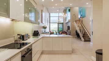 Presidential Apartment, 2 Bedrooms, Kitchen, Mountain View | Private kitchen | Full-sized fridge, microwave, oven, stovetop
